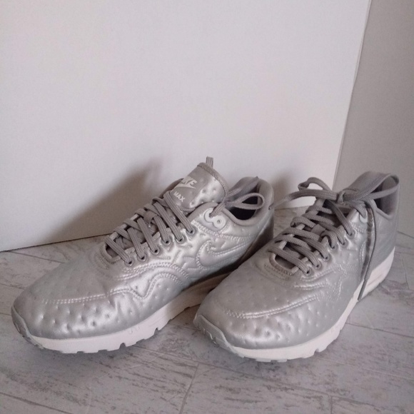 Nike Shoes - EUC WOMAN'S NIKE AIR MAX 1 ULTRA PREMIUM JACQUARD